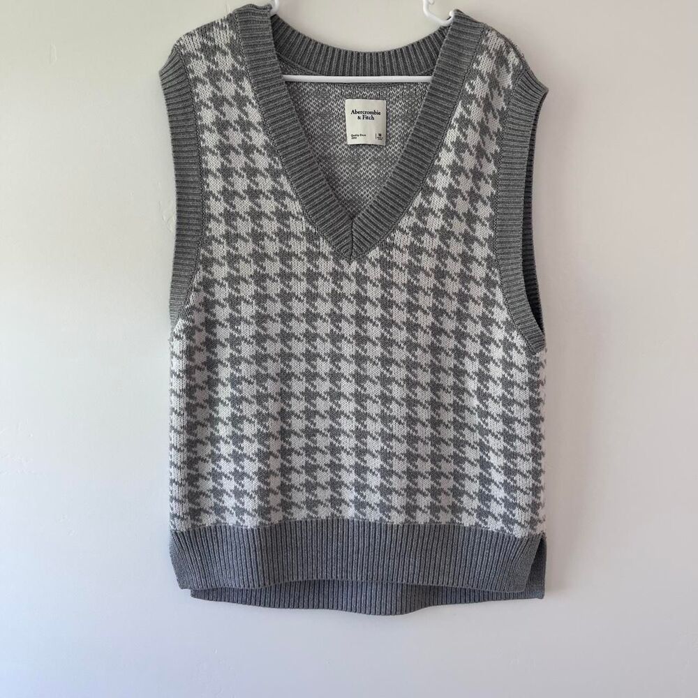 Abercrombie & Fitch Houndstooth V-Neck Knit Sweater Vest